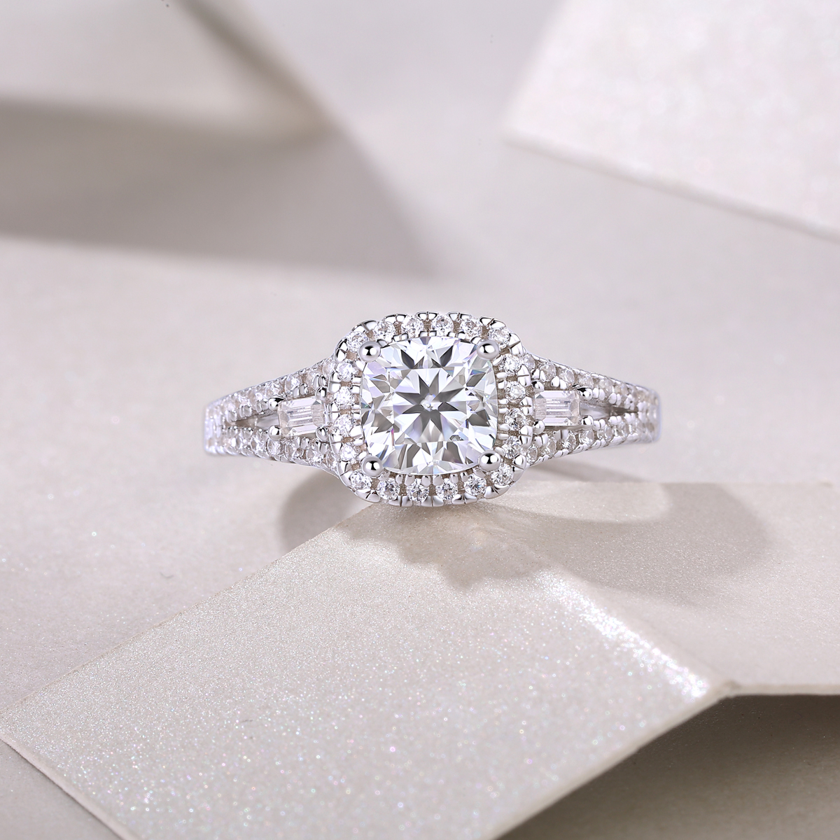 Day By Day - A Wedding Ring Set With Top-quality Moissanite Silver And Platinum-plated