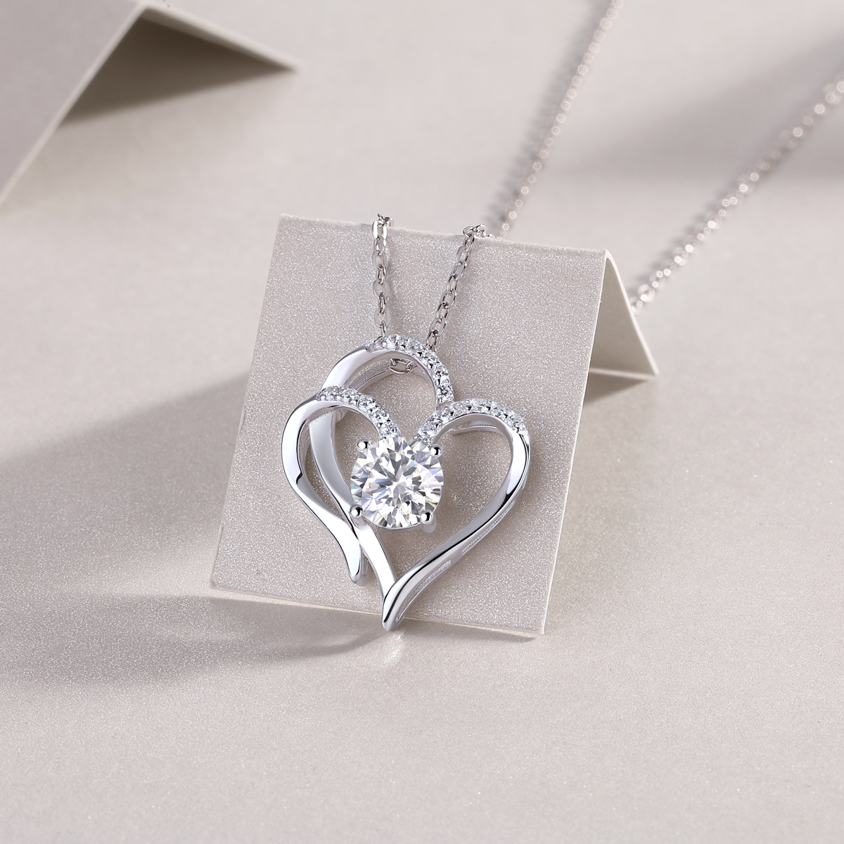 Heart To Heart - A Fashionable And Light Luxury Jewelry Pendant Necklace Set With